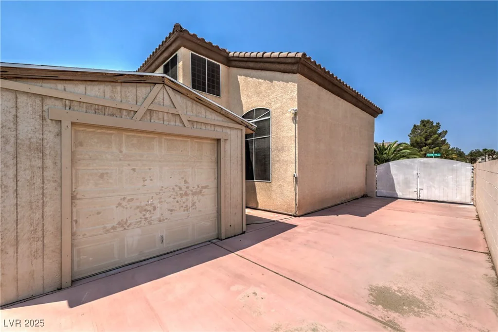 9010 Crystal Rock, Las Vegas, NV 89123