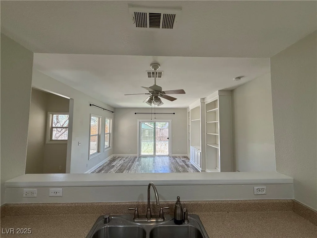 1424 Sycamore Spring, Las Vegas, NV 89128
