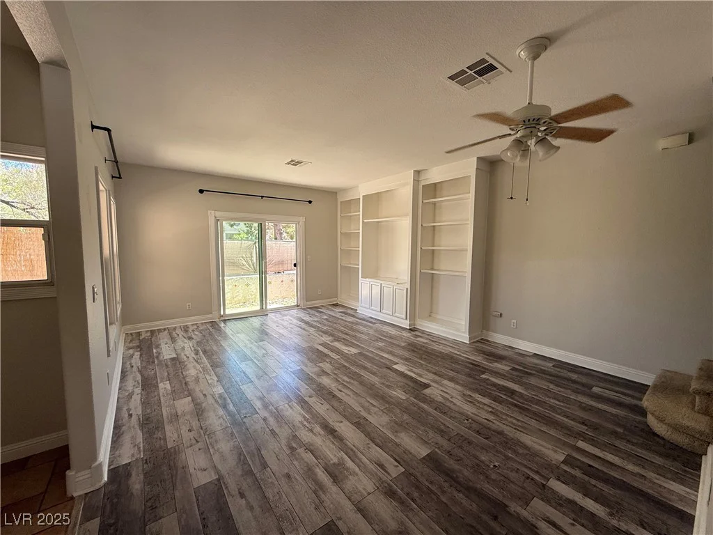 1424 Sycamore Spring, Las Vegas, NV 89128