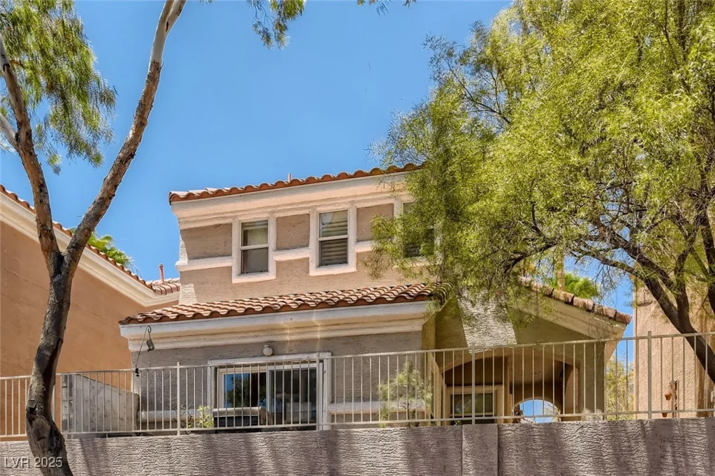1424 Sycamore Spring, Las Vegas, NV 89128