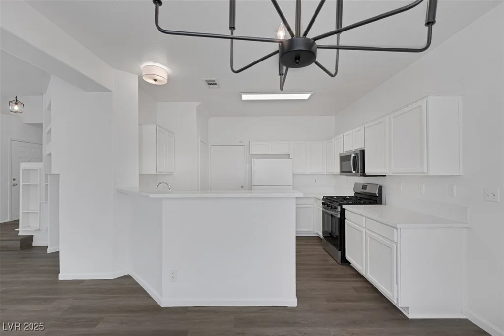 4807 LEADERSHIP, North Las Vegas, NV 89031