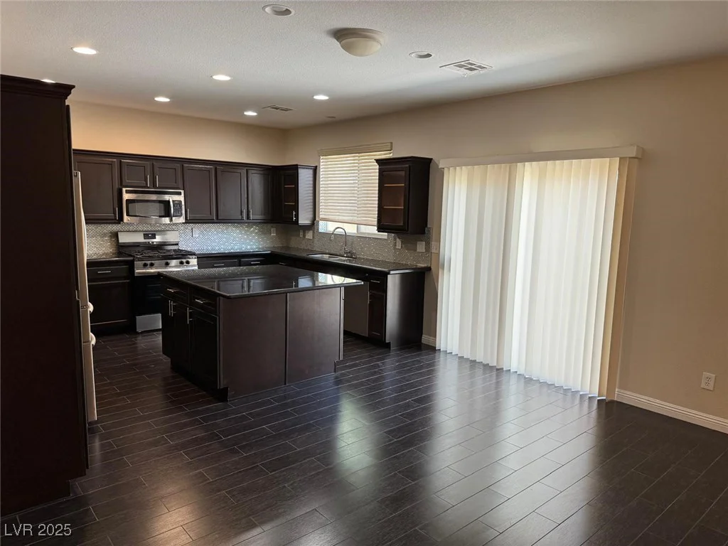 10118 Farmington Hall, Las Vegas, NV 89129