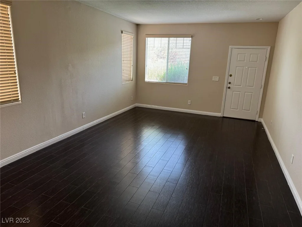 10118 Farmington Hall, Las Vegas, NV 89129