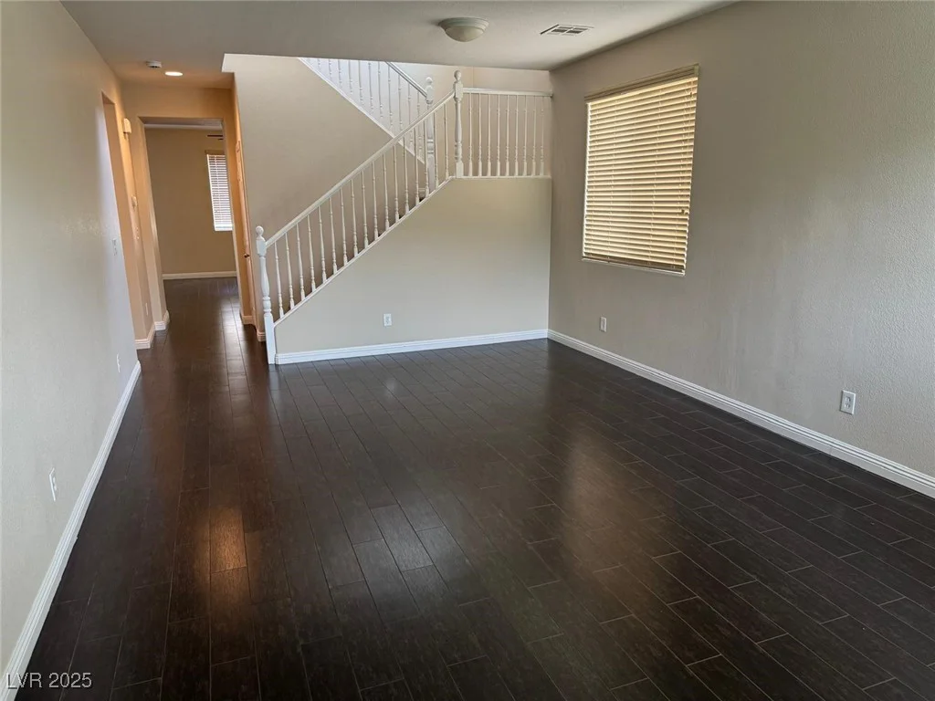 10118 Farmington Hall, Las Vegas, NV 89129