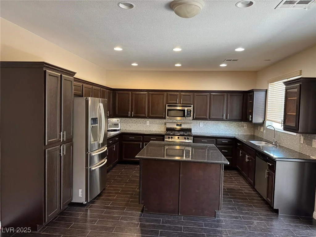 10118 Farmington Hall, Las Vegas, NV 89129