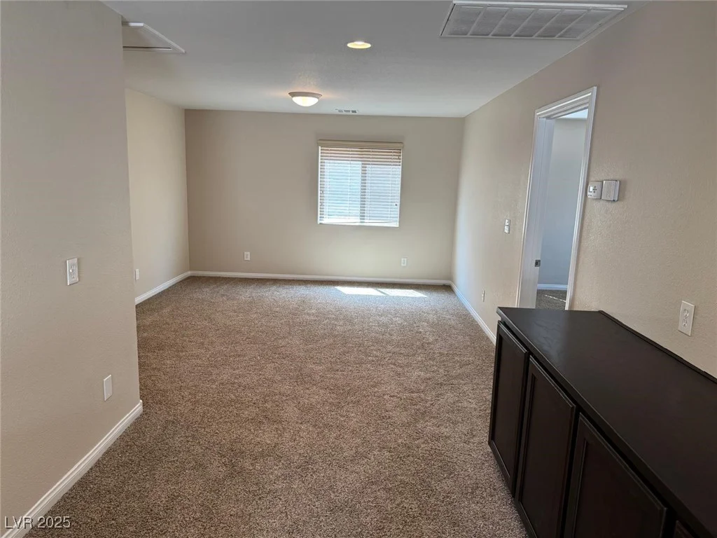 10118 Farmington Hall, Las Vegas, NV 89129