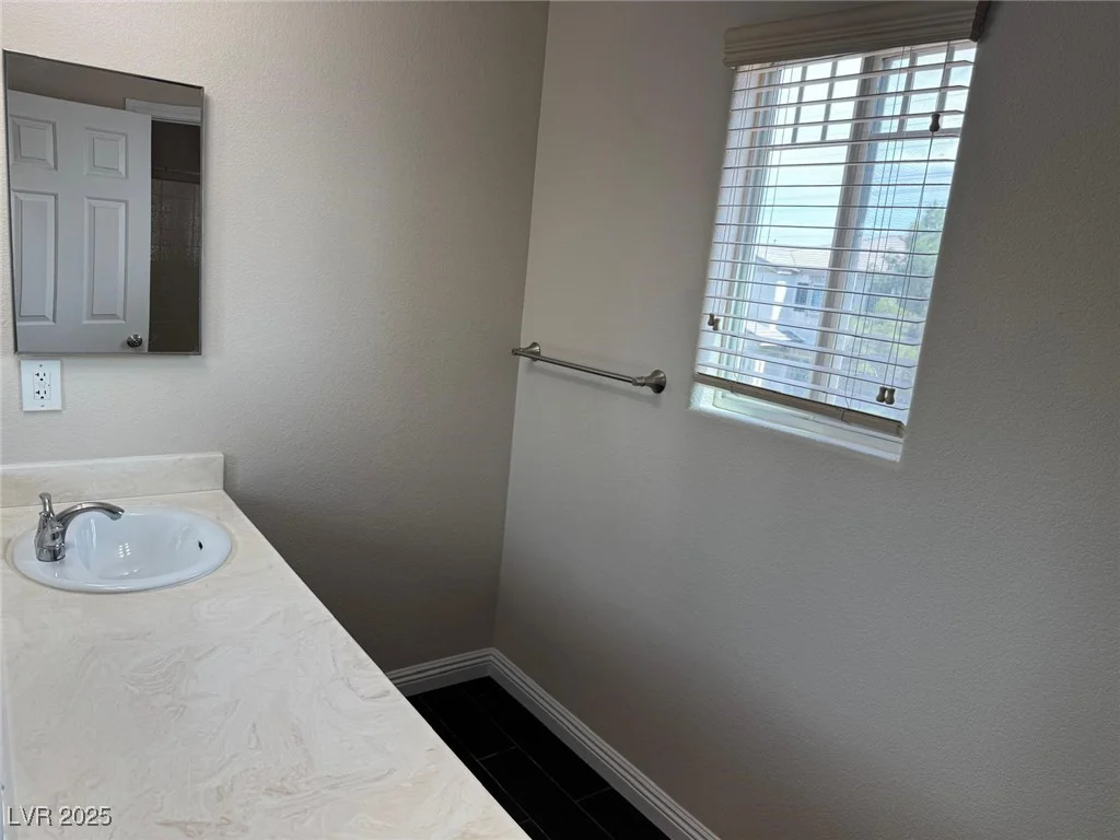10118 Farmington Hall, Las Vegas, NV 89129