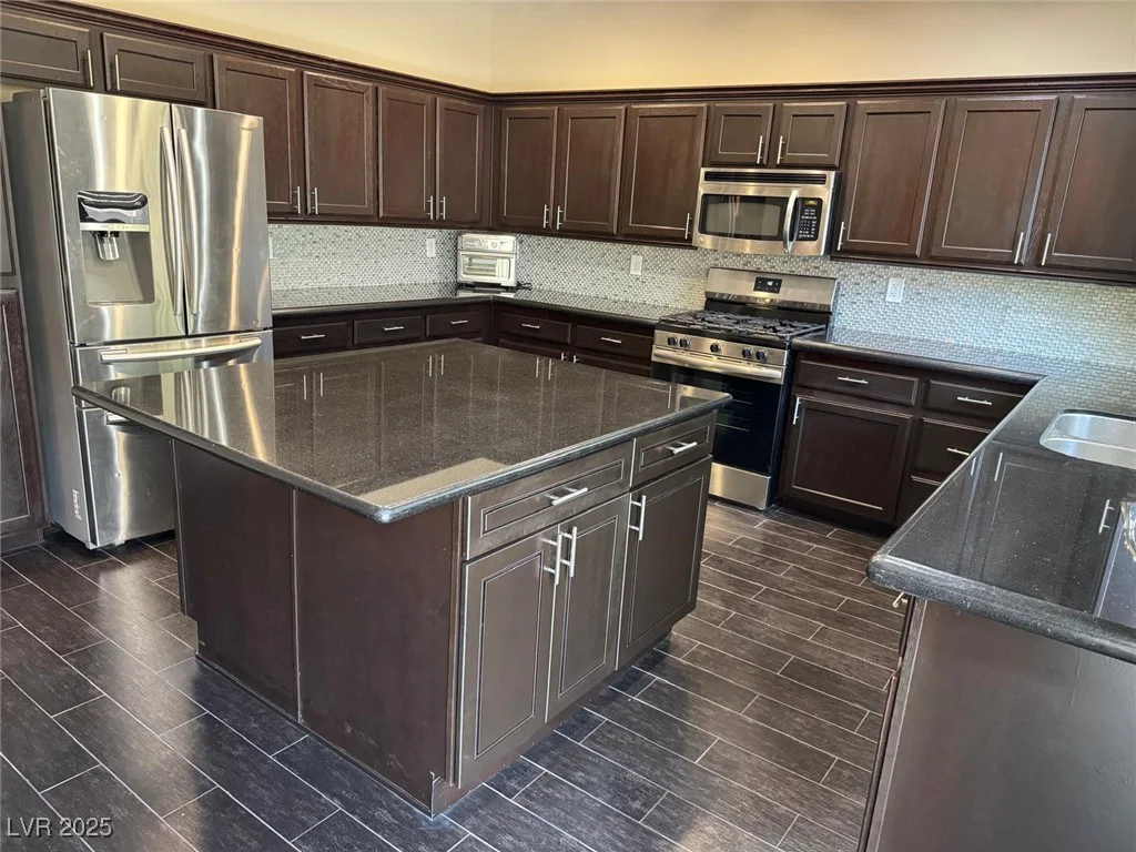 10118 Farmington Hall, Las Vegas, NV 89129