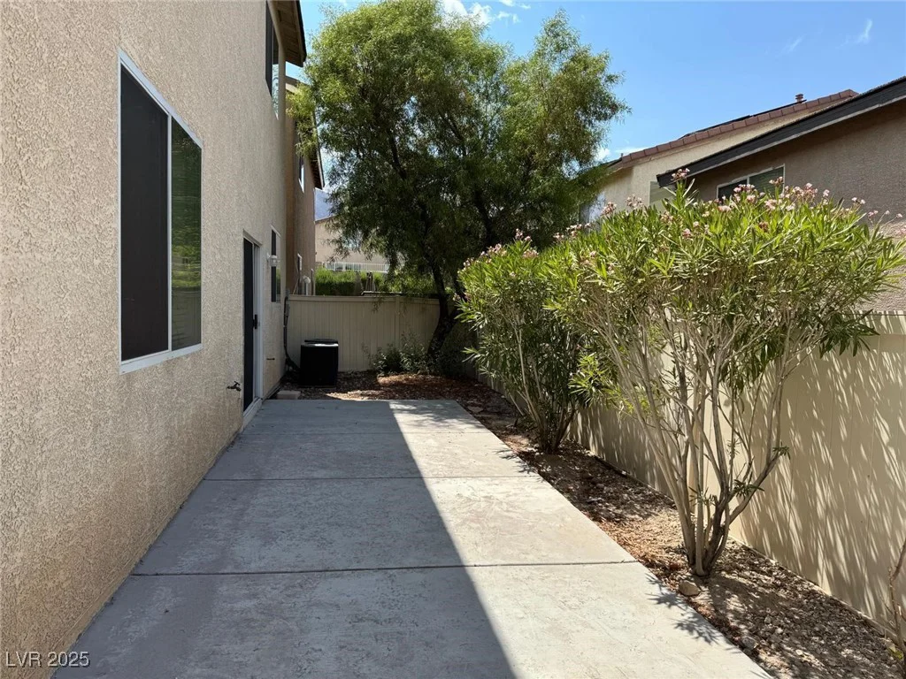 10118 Farmington Hall, Las Vegas, NV 89129
