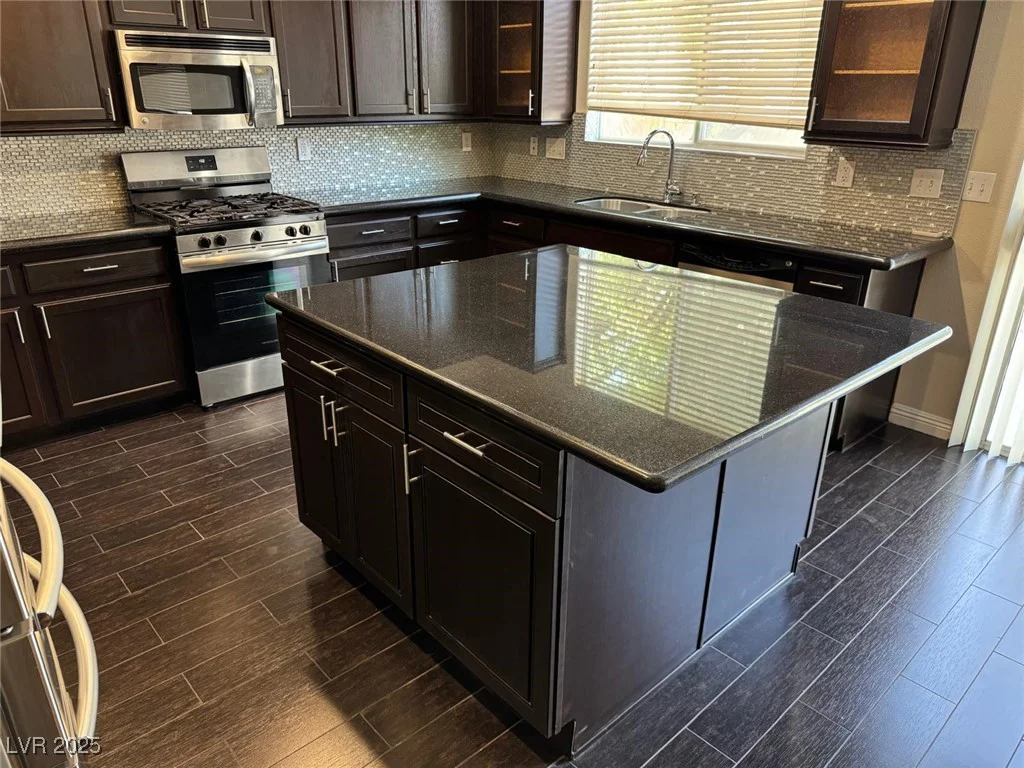 10118 Farmington Hall, Las Vegas, NV 89129