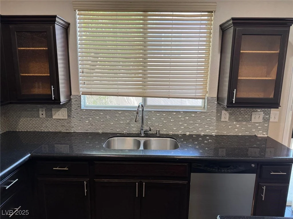 10118 Farmington Hall, Las Vegas, NV 89129