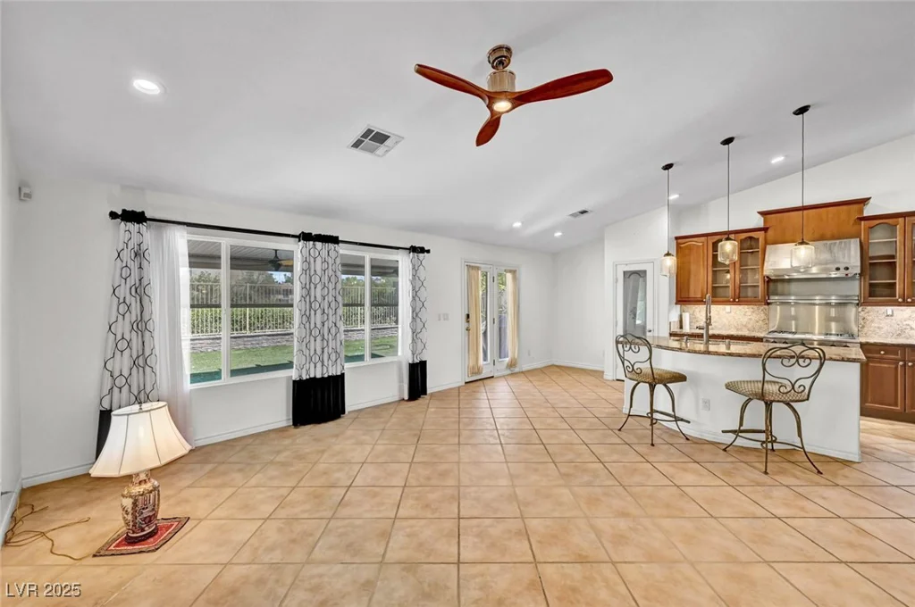 7342 Majestic Bluff, Las Vegas, NV 89113