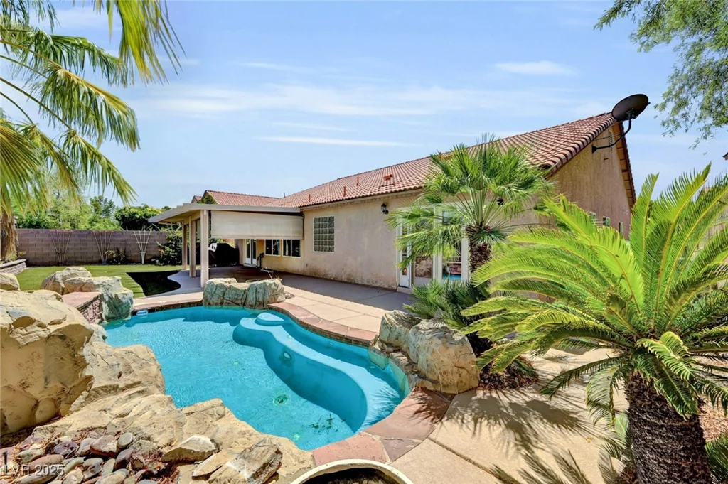 7342 Majestic Bluff, Las Vegas, NV 89113