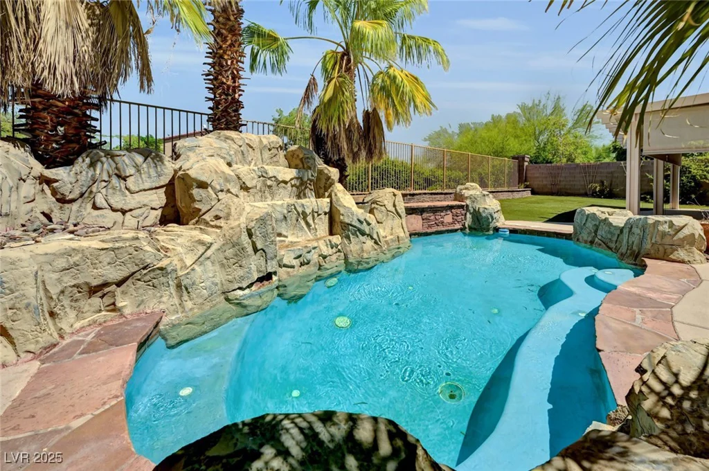 7342 Majestic Bluff, Las Vegas, NV 89113