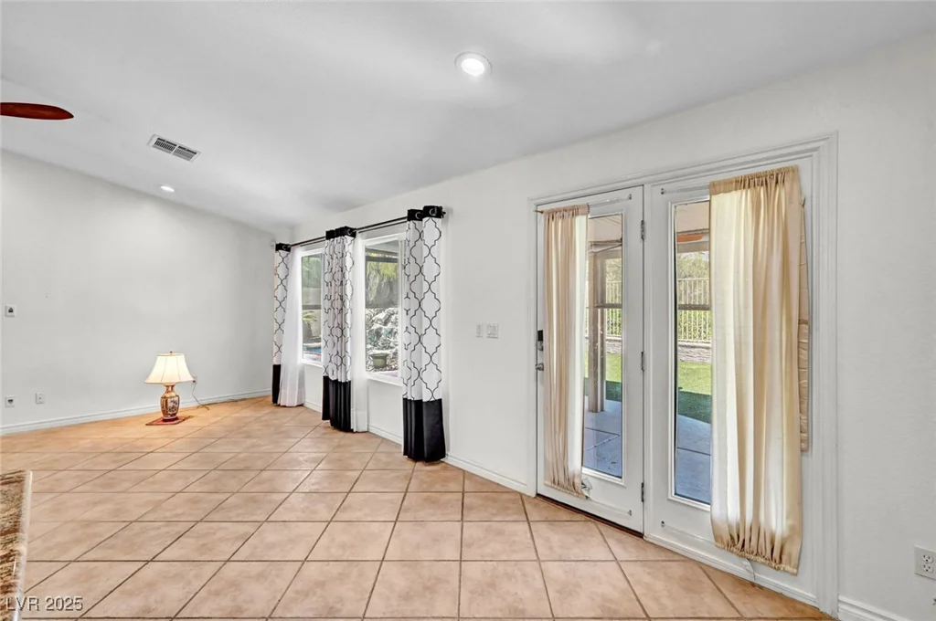 7342 Majestic Bluff, Las Vegas, NV 89113