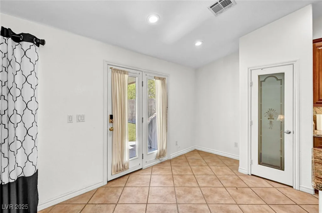 7342 Majestic Bluff, Las Vegas, NV 89113