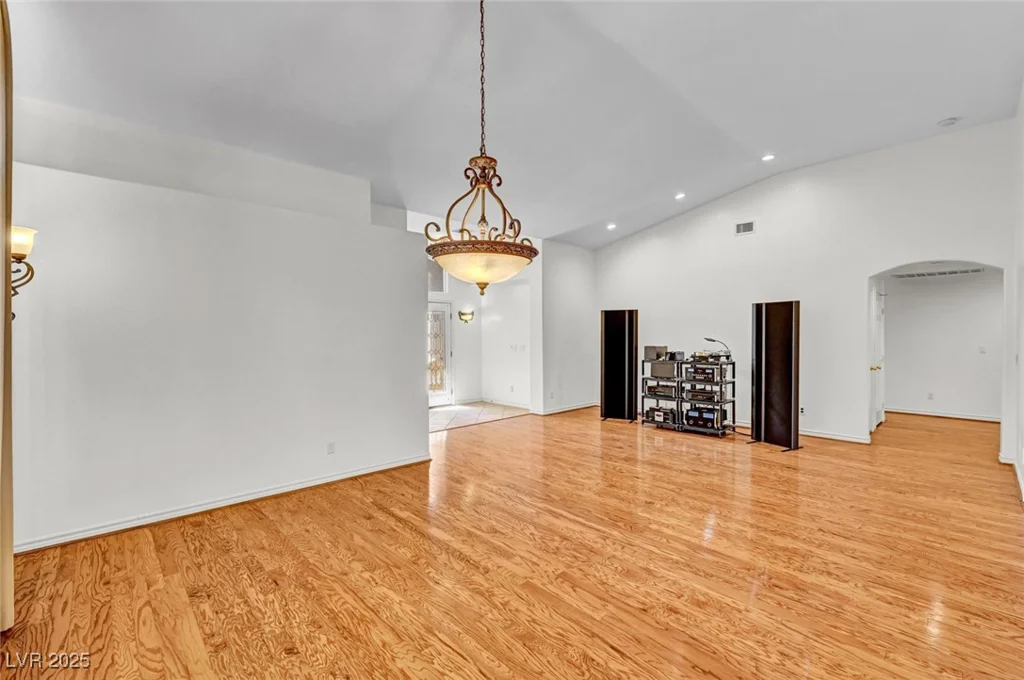 7342 Majestic Bluff, Las Vegas, NV 89113