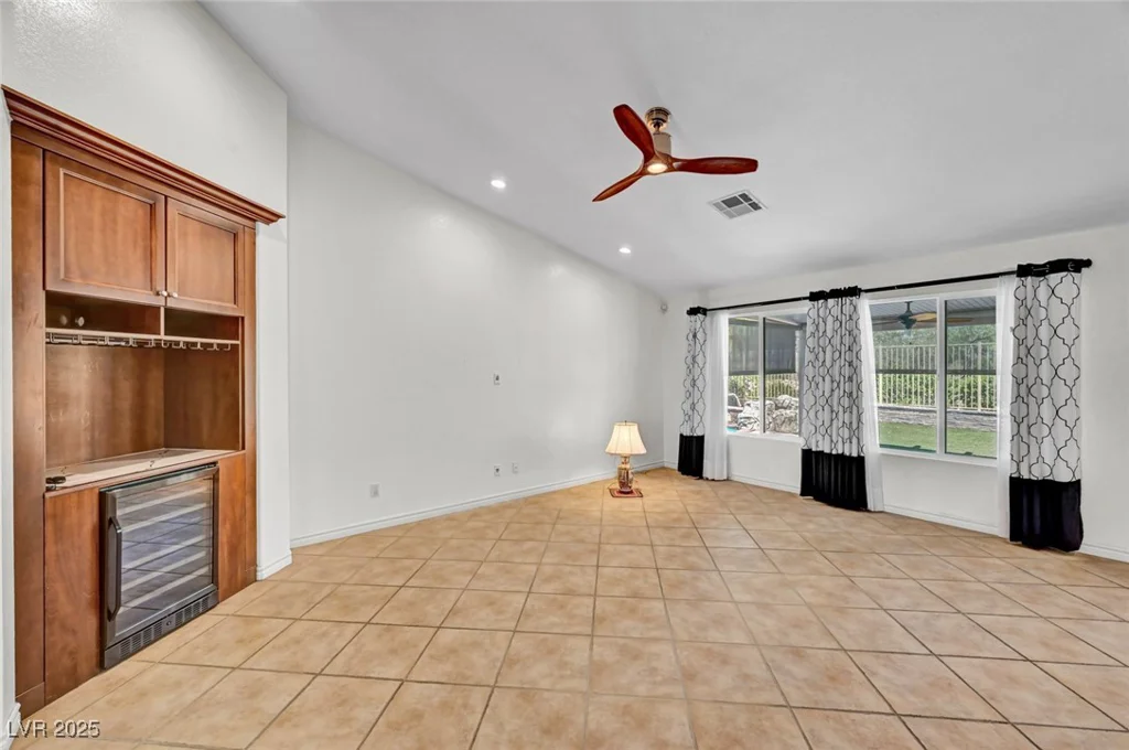 7342 Majestic Bluff, Las Vegas, NV 89113