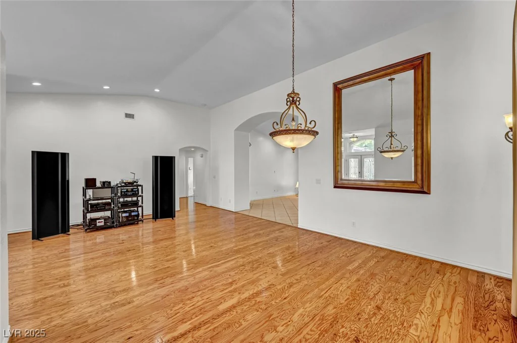 7342 Majestic Bluff, Las Vegas, NV 89113