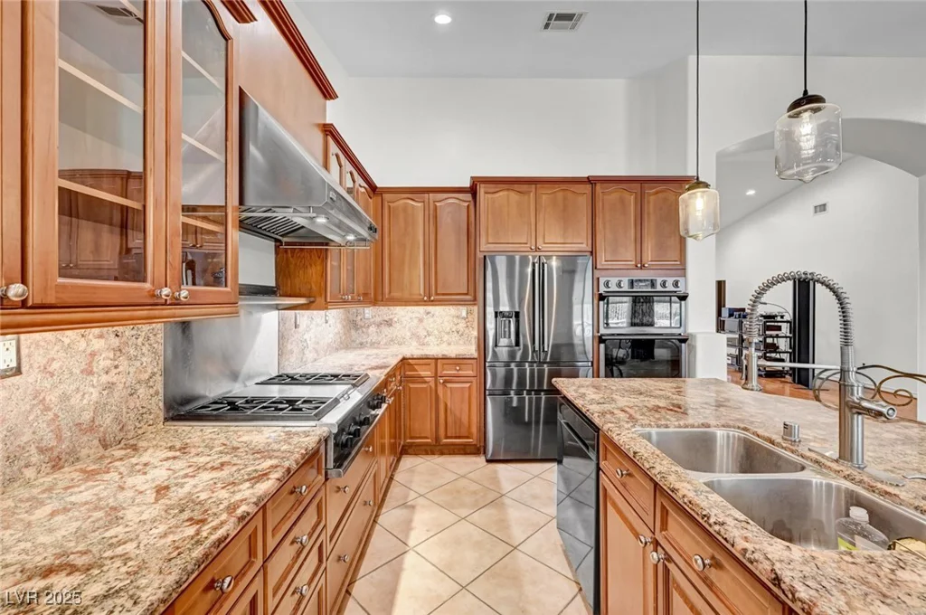 7342 Majestic Bluff, Las Vegas, NV 89113