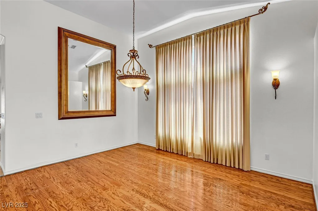 7342 Majestic Bluff, Las Vegas, NV 89113