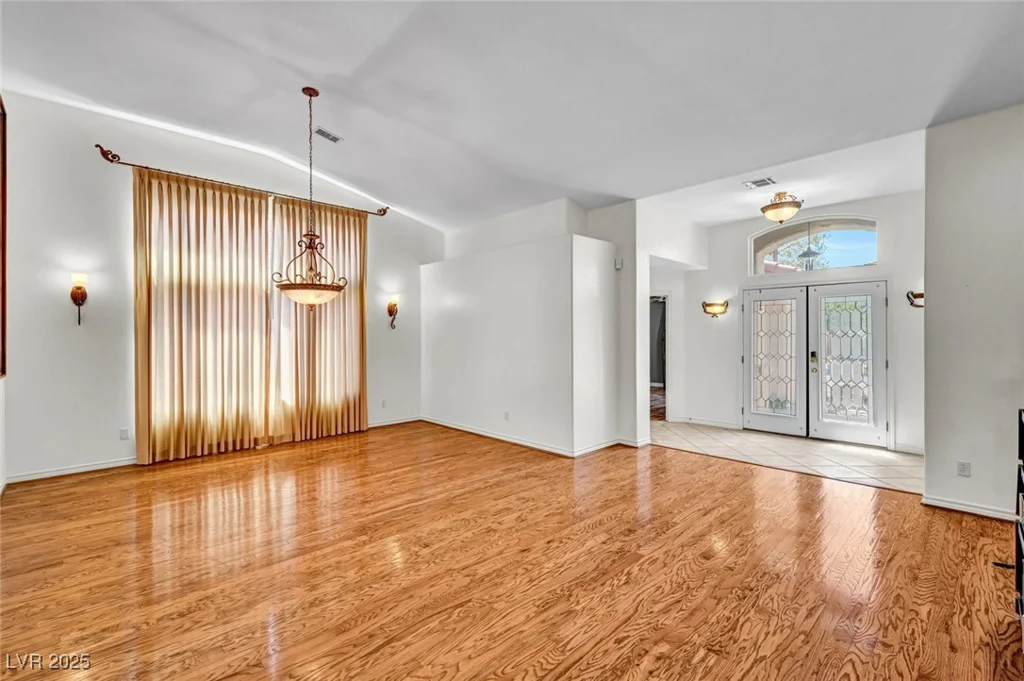 7342 Majestic Bluff, Las Vegas, NV 89113