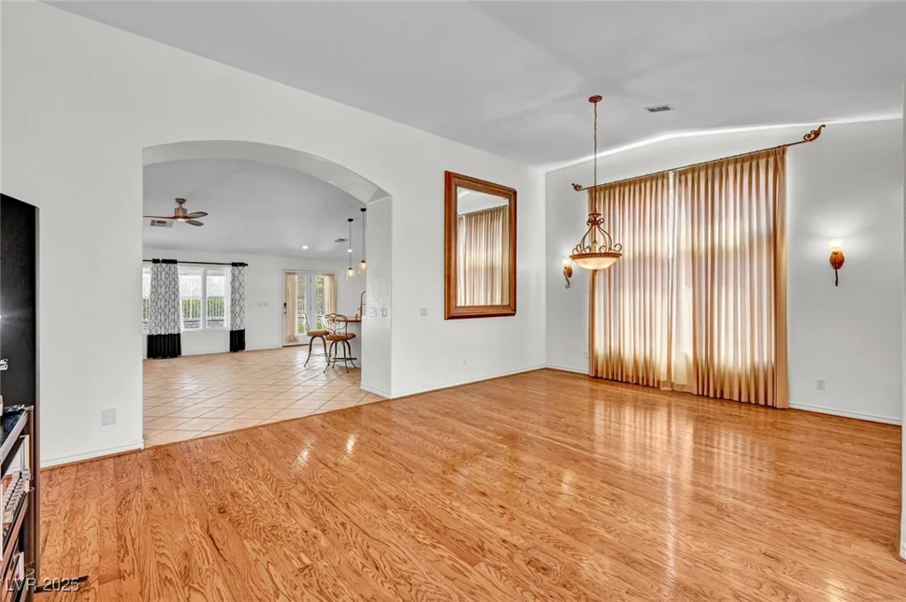 7342 Majestic Bluff, Las Vegas, NV 89113