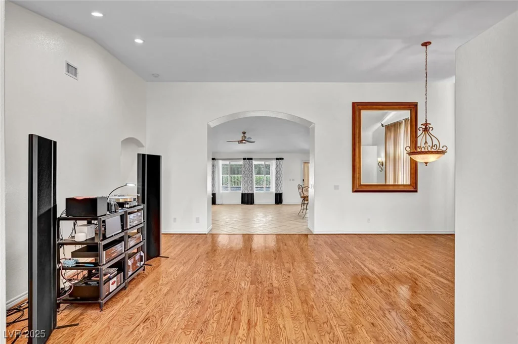 7342 Majestic Bluff, Las Vegas, NV 89113