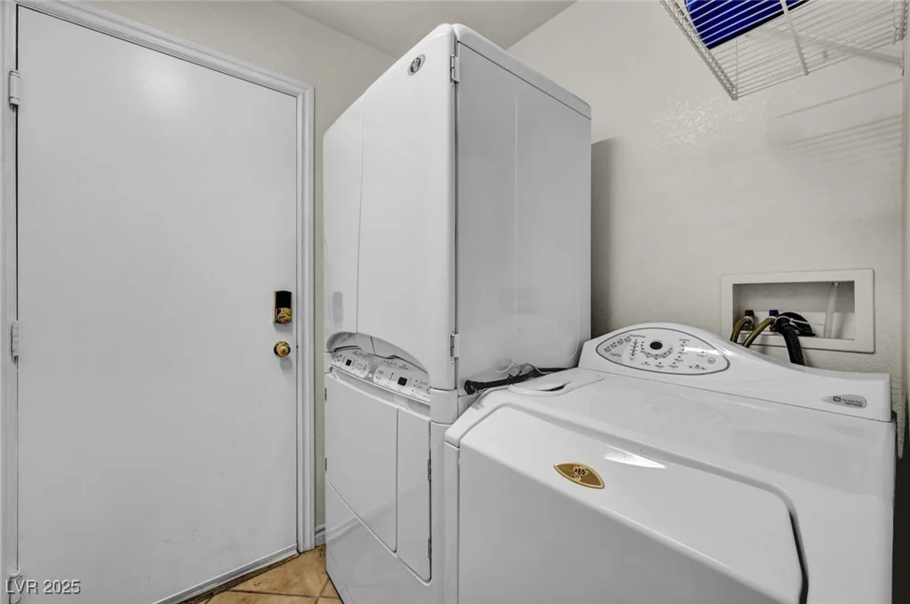 7342 Majestic Bluff, Las Vegas, NV 89113