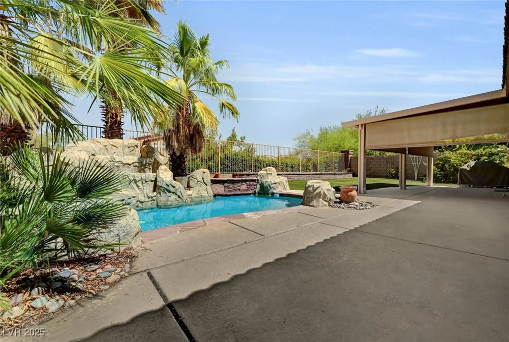 7342 Majestic Bluff, Las Vegas, NV 89113