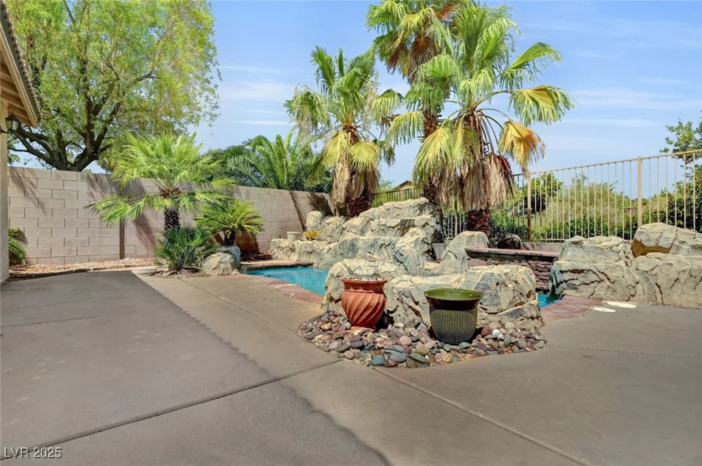 7342 Majestic Bluff, Las Vegas, NV 89113