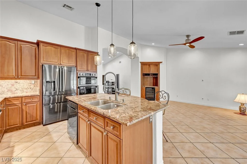 7342 Majestic Bluff, Las Vegas, NV 89113