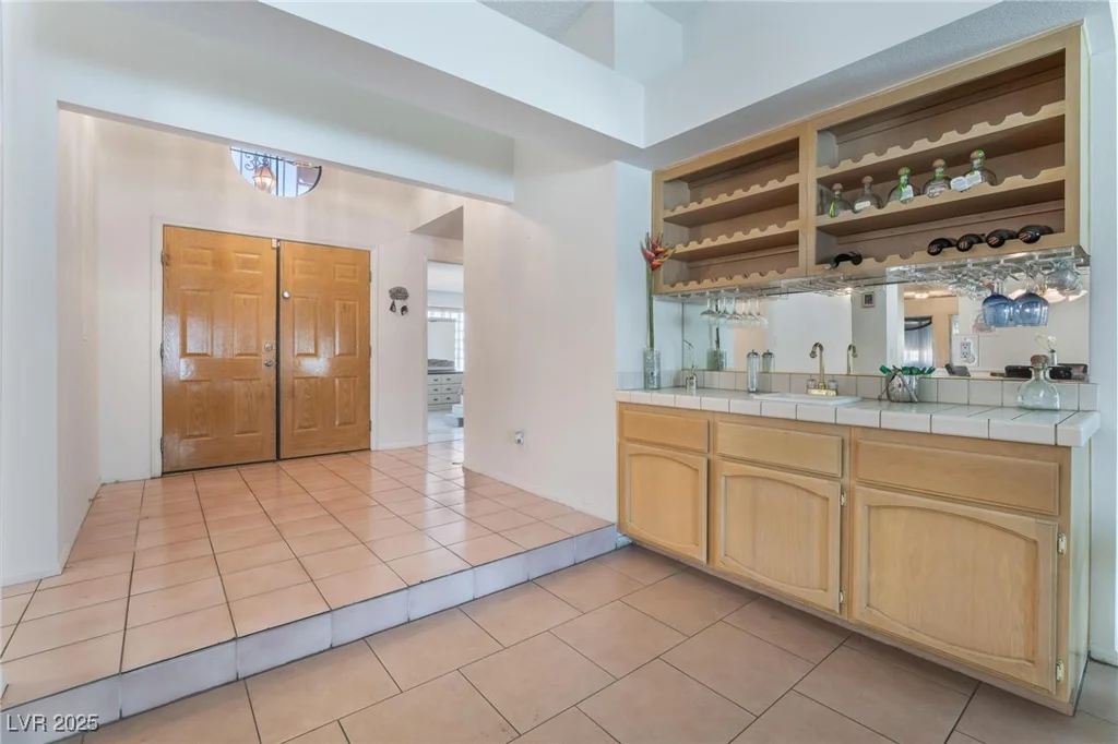 6356 Canyon Ridge, Las Vegas, NV 89108