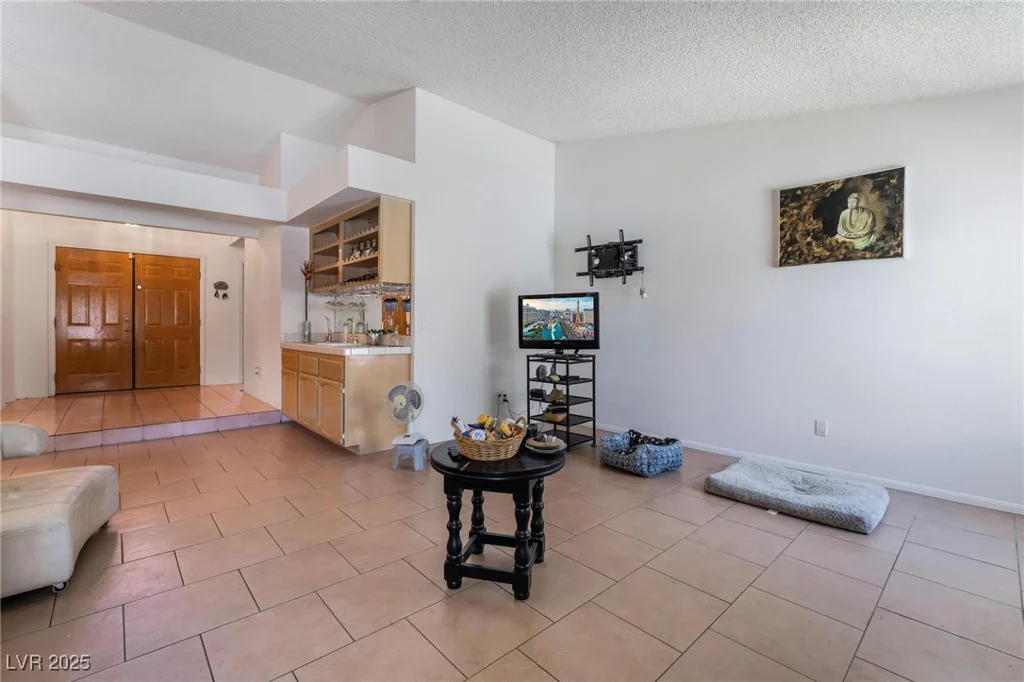 6356 Canyon Ridge, Las Vegas, NV 89108