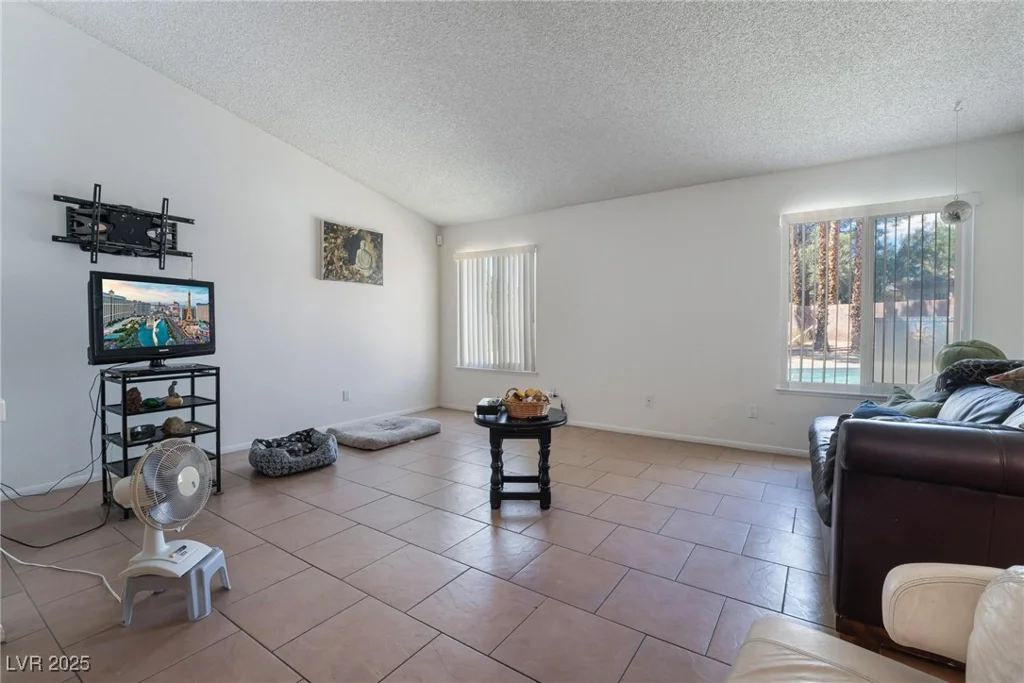 6356 Canyon Ridge, Las Vegas, NV 89108