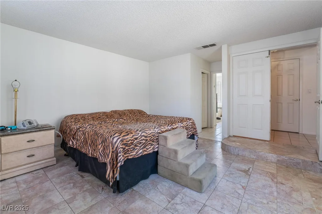 6356 Canyon Ridge, Las Vegas, NV 89108