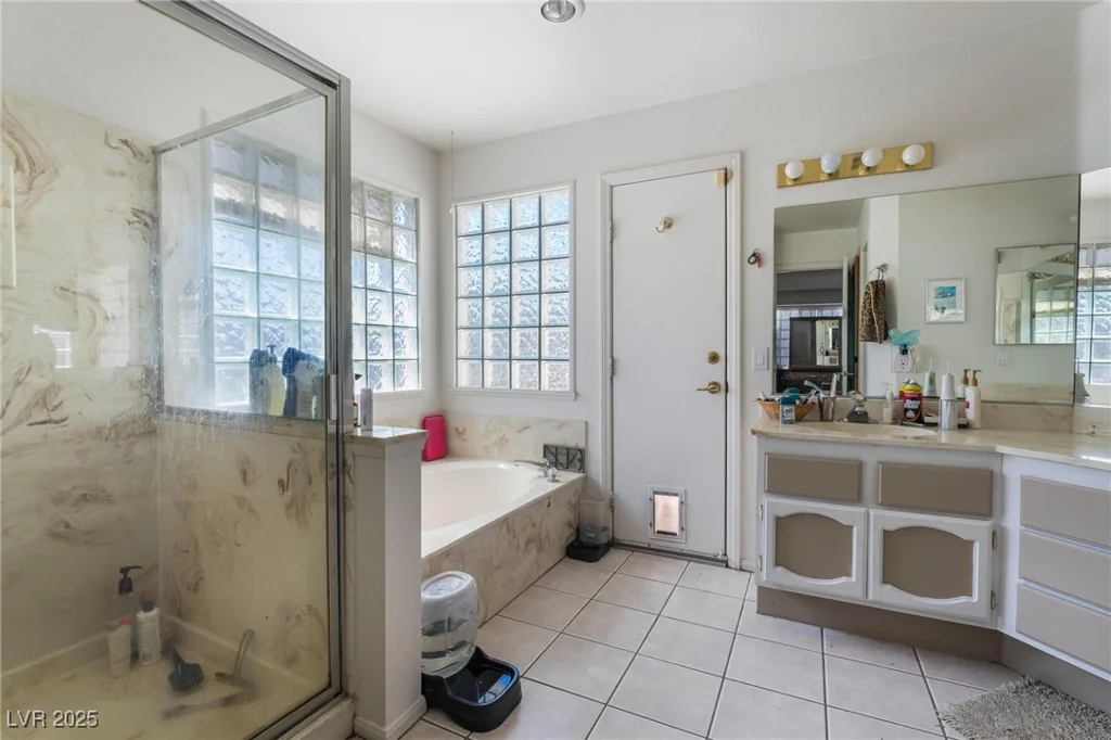 6356 Canyon Ridge, Las Vegas, NV 89108