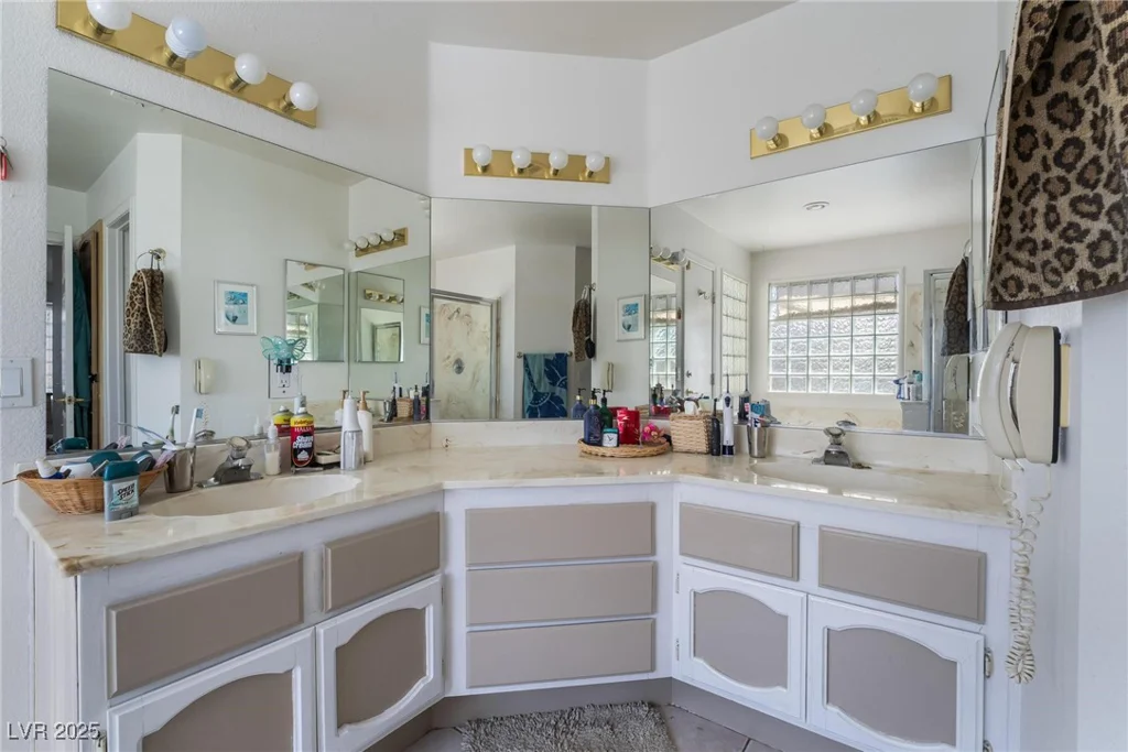 6356 Canyon Ridge, Las Vegas, NV 89108