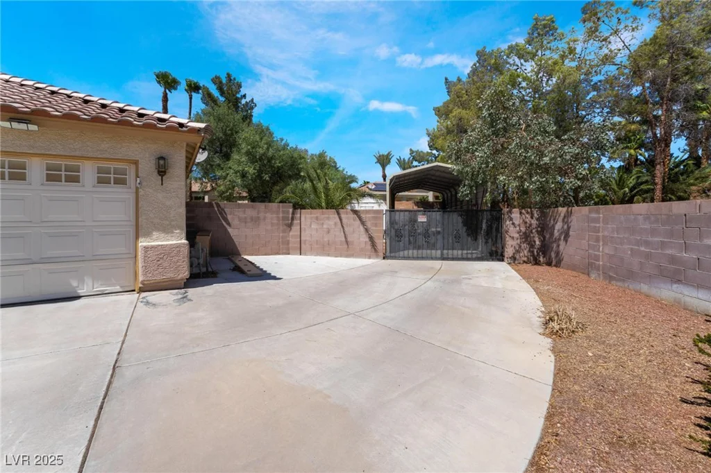 6356 Canyon Ridge, Las Vegas, NV 89108