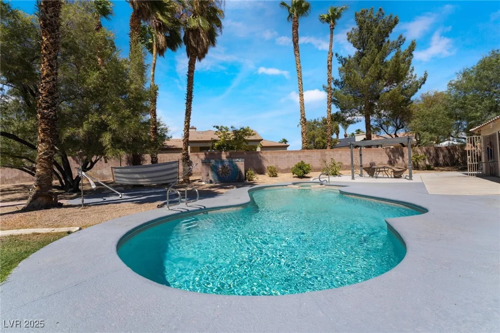 6356 Canyon Ridge, Las Vegas, NV 89108
