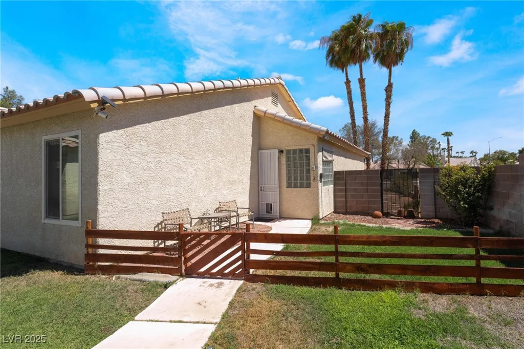 6356 Canyon Ridge, Las Vegas, NV 89108