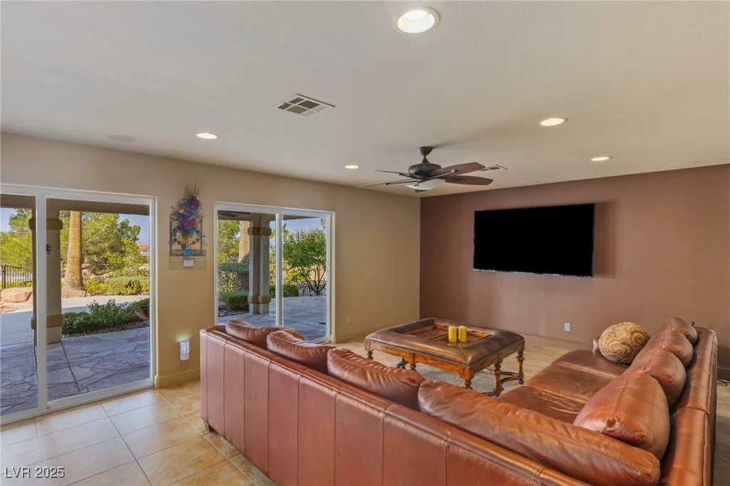 9520 Desert Crest, Las Vegas, NV 89129