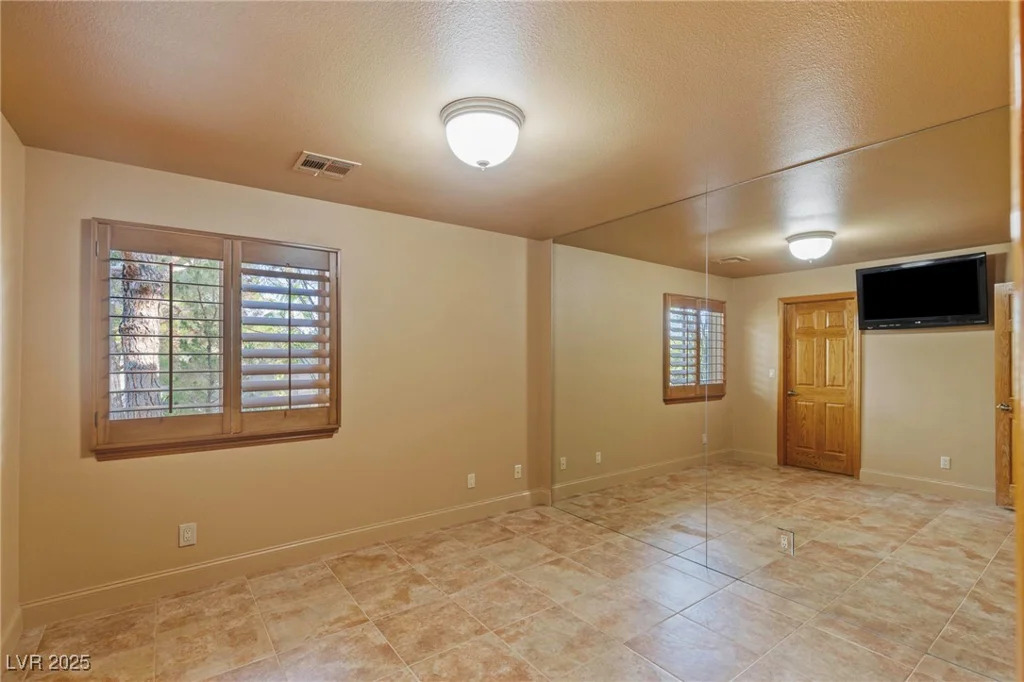 9520 Desert Crest, Las Vegas, NV 89129