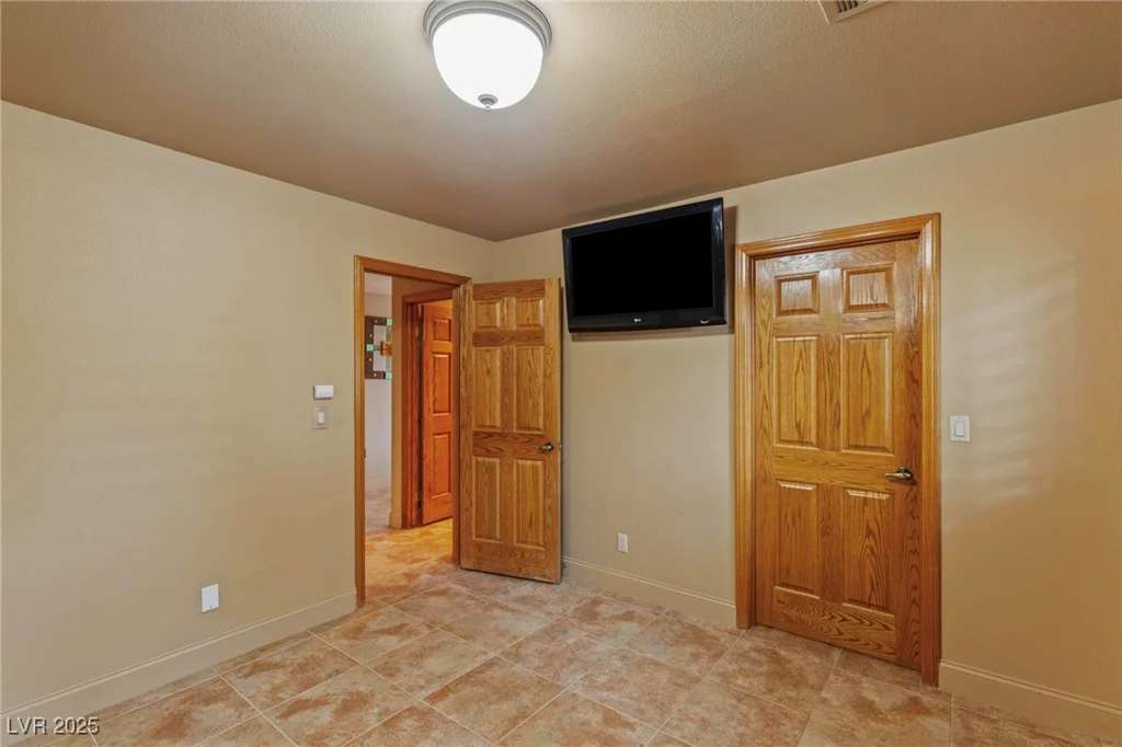 9520 Desert Crest, Las Vegas, NV 89129