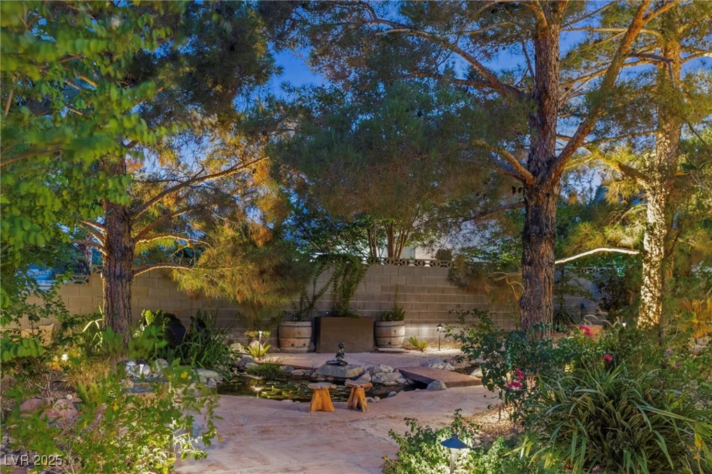 9520 Desert Crest, Las Vegas, NV 89129