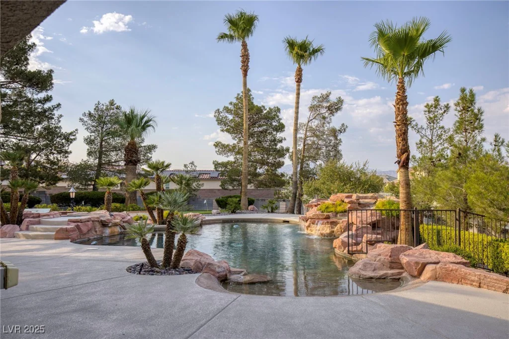 9520 Desert Crest, Las Vegas, NV 89129