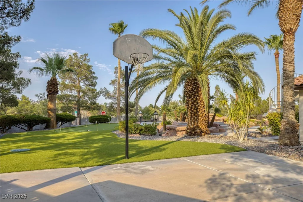 9520 Desert Crest, Las Vegas, NV 89129