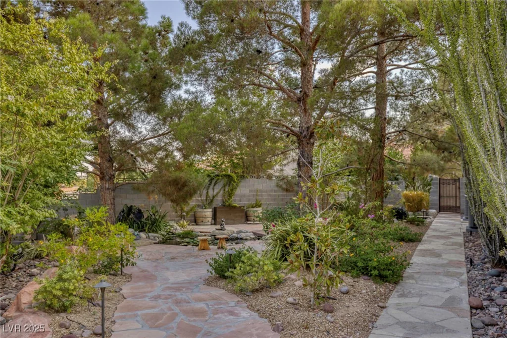 9520 Desert Crest, Las Vegas, NV 89129