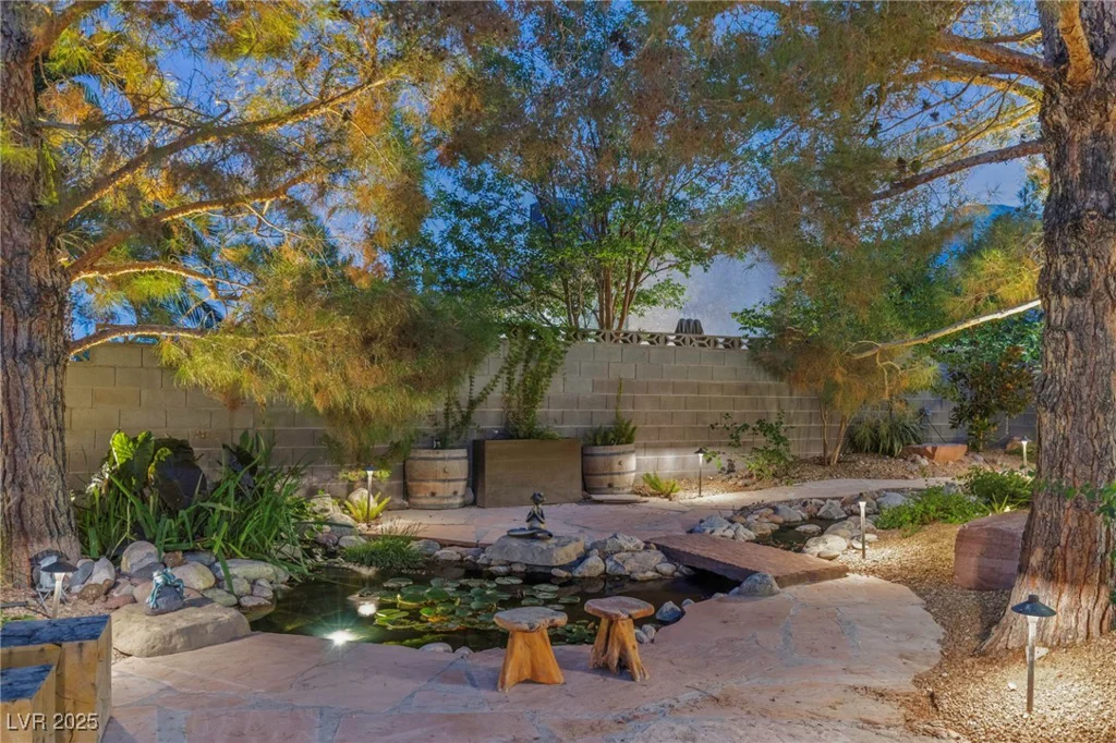 9520 Desert Crest, Las Vegas, NV 89129