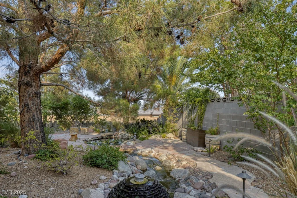 9520 Desert Crest, Las Vegas, NV 89129